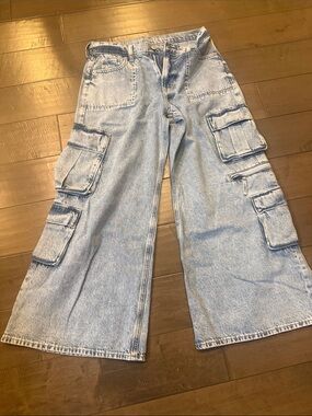 Gap Kids Light Wash Wide Leg Cargo Jeans - Light Blue size: 12 Plus